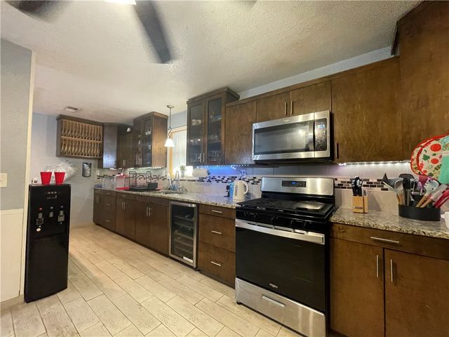 701 Ester Dr, Corpus Christi, TX 78418
