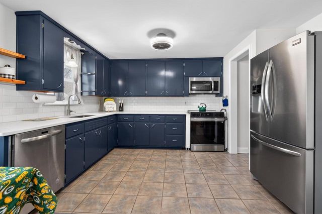 1080 THORNDALE STREET, Green Bay, WI 54304