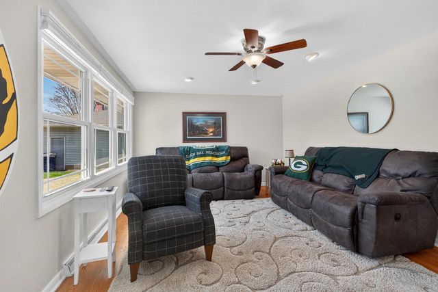 1080 THORNDALE STREET, Green Bay, WI 54304