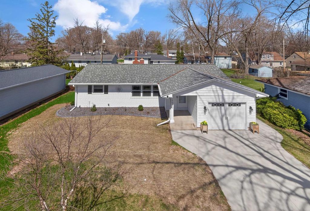 1080 THORNDALE STREET, Green Bay, WI 54304