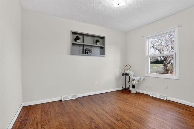 3701 N Cypress Avenue, Kansas City, MO 64117