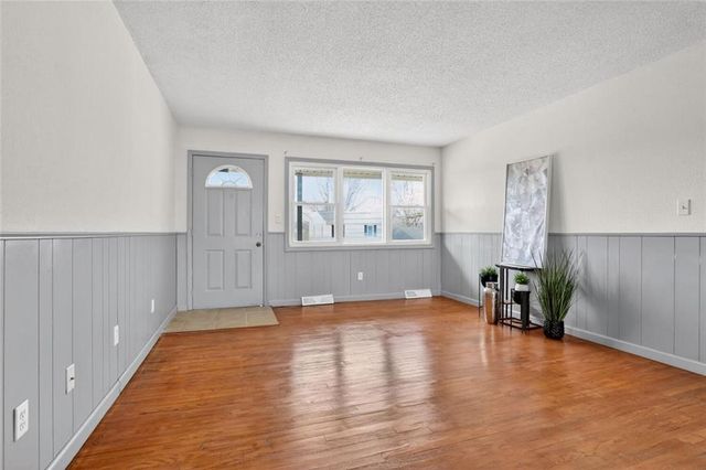 3701 N Cypress Avenue, Kansas City, MO 64117