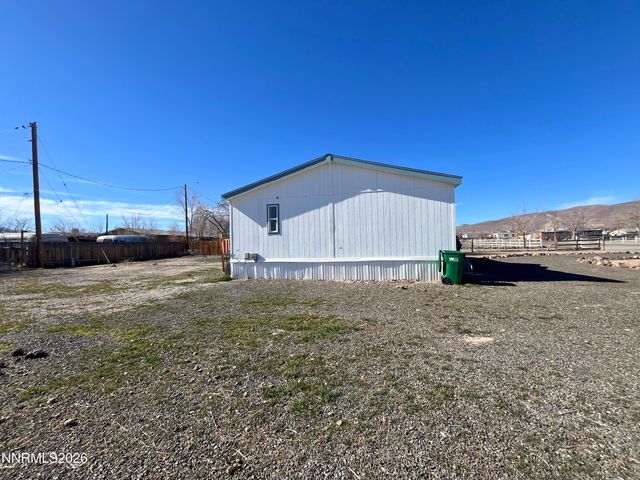 1414 Lahonton Drive, Silver Springs, NV 89429