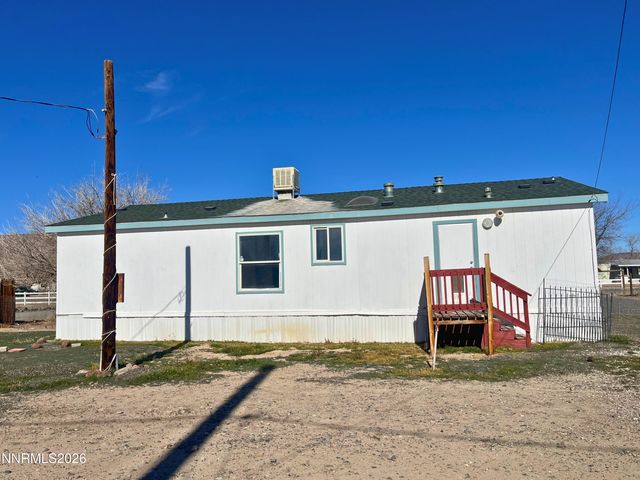 1414 Lahonton Drive, Silver Springs, NV 89429
