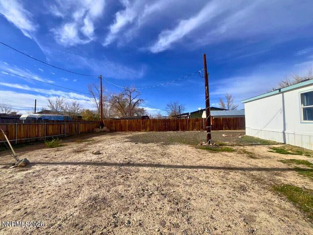 1414 Lahonton Drive, Silver Springs, NV 89429