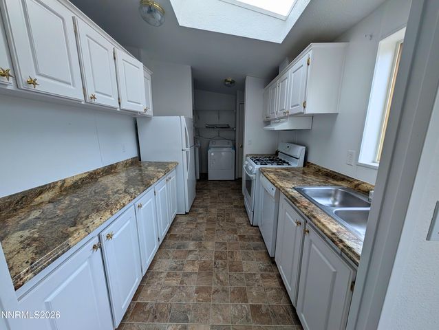 1414 Lahonton Drive, Silver Springs, NV 89429