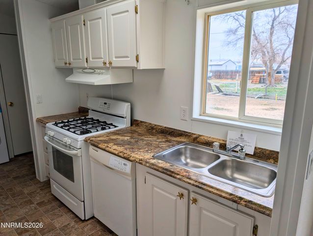 1414 Lahonton Drive, Silver Springs, NV 89429