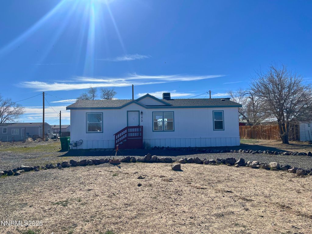1414 Lahonton Drive, Silver Springs, NV 89429