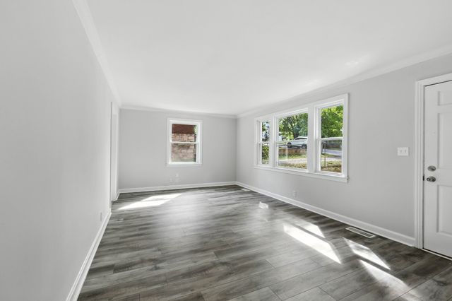 1014 Buck Dr, Clarksville, TN 37040