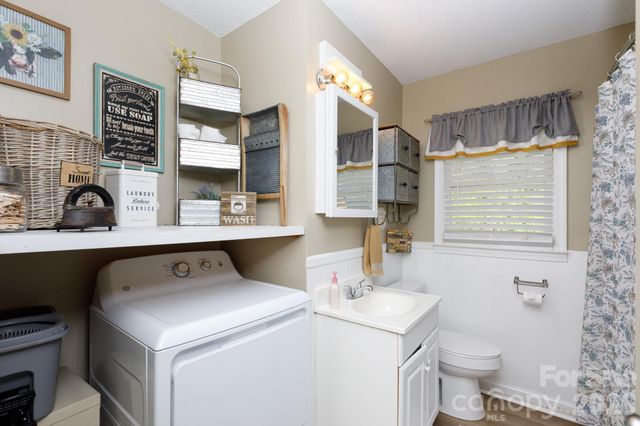 2640 Meadow Lark Lane, Gastonia, NC 28056