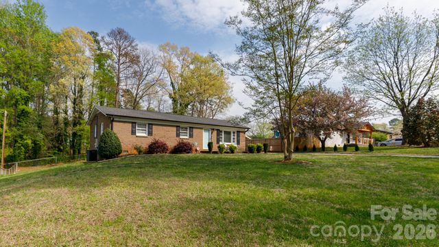 2640 Meadow Lark Lane, Gastonia, NC 28056