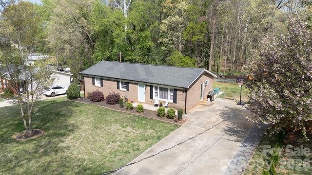 2640 Meadow Lark Lane, Gastonia, NC 28056