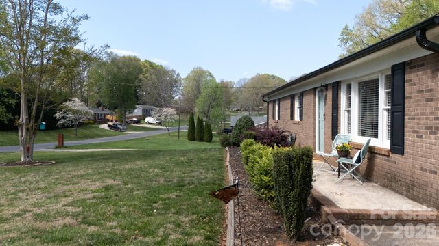 2640 Meadow Lark Lane, Gastonia, NC 28056