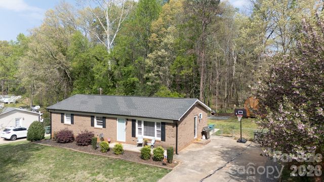 2640 Meadow Lark Lane, Gastonia, NC 28056