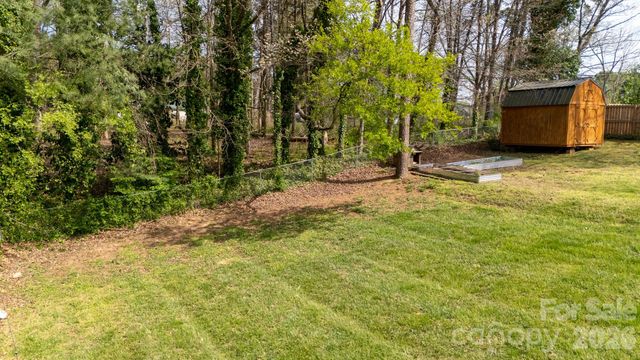 2640 Meadow Lark Lane, Gastonia, NC 28056