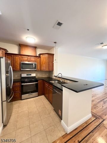 21 Freeman St 2 B, Newark City, NJ 07105