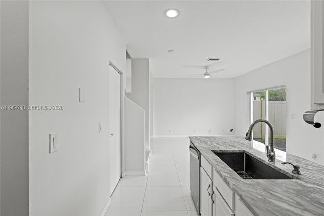 4722 Lago Vista Dr, Coconut Creek, FL 33073