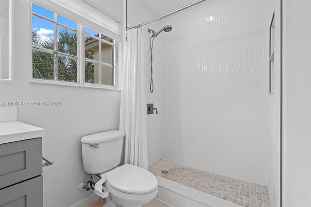 4722 Lago Vista Dr, Coconut Creek, FL 33073