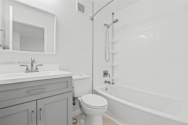 4722 Lago Vista Dr, Coconut Creek, FL 33073