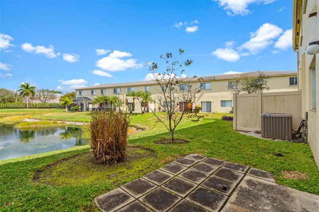 4722 Lago Vista Dr, Coconut Creek, FL 33073