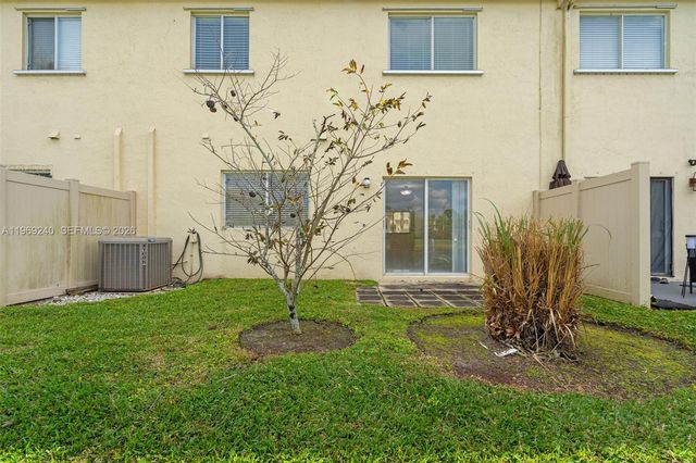 4722 Lago Vista Dr, Coconut Creek, FL 33073