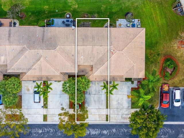 4722 Lago Vista Dr, Coconut Creek, FL 33073