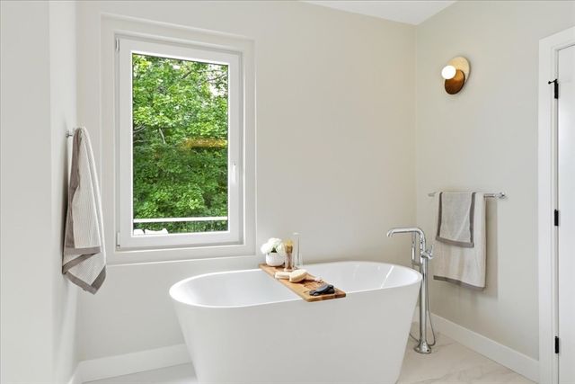 262 River St, Newton, MA 02465