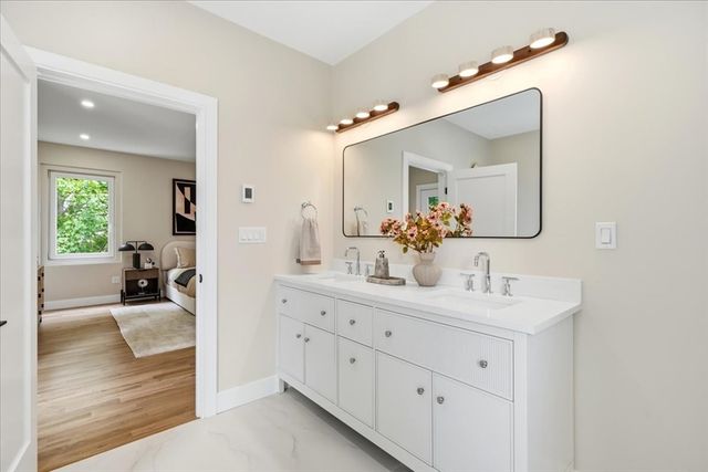 262 River St, Newton, MA 02465