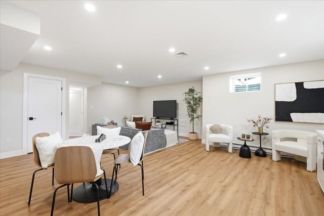 262 River St, Newton, MA 02465