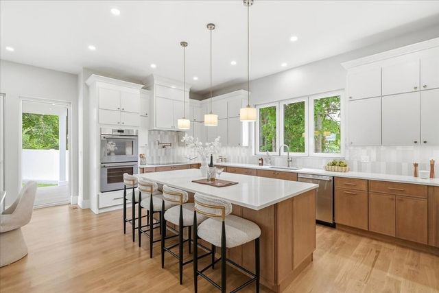 262 River St, Newton, MA 02465