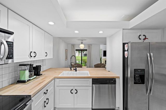 6096 Glendale Drive, Boca Raton, FL 33433