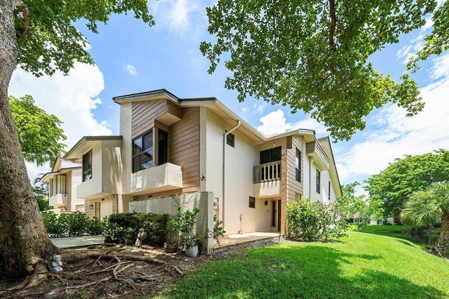 6096 Glendale Drive, Boca Raton, FL 33433