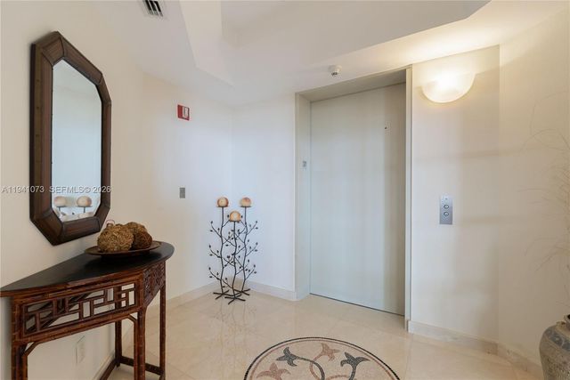 21050 Point Pl 2702, Aventura, FL 33180