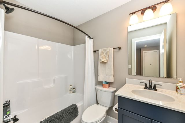 4248 W Hidden Preserve Cove, New Palestine, IN 46163