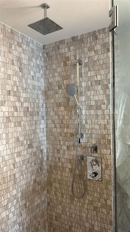 88 SW 7th St 810, Miami, FL 33130