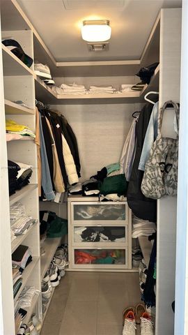 88 SW 7th St 810, Miami, FL 33130