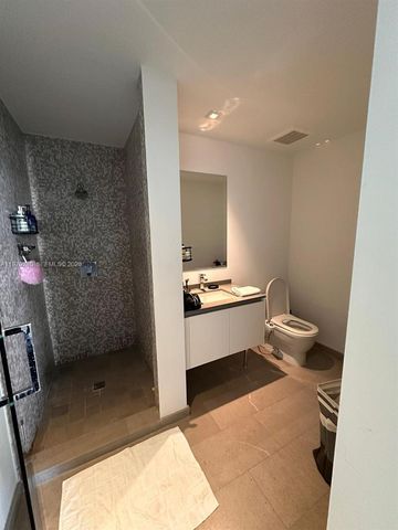 88 SW 7th St 810, Miami, FL 33130