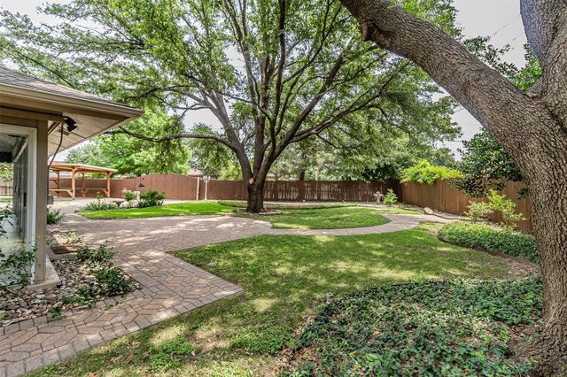 2604 Twinpost Court, Irving, TX 75062