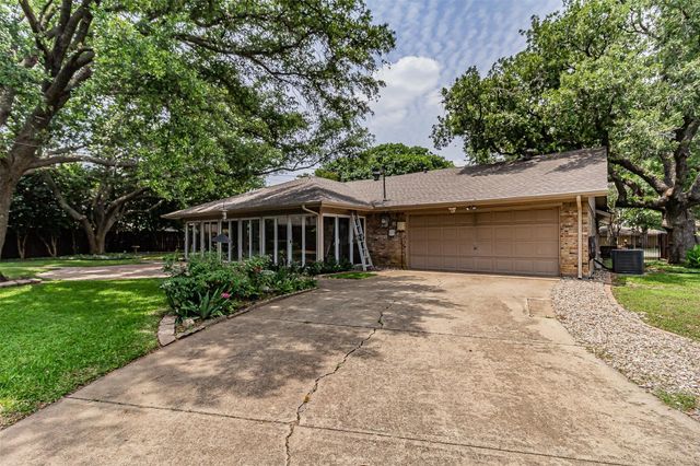 2604 Twinpost Court, Irving, TX 75062