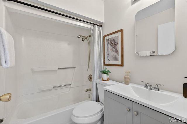 11828 Foxwood Drive, Maryland Heights, MO 63043