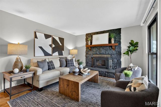 11828 Foxwood Drive, Maryland Heights, MO 63043