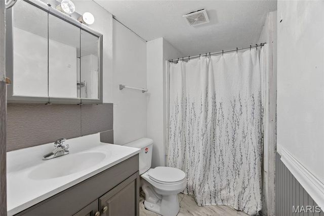 11828 Foxwood Drive, Maryland Heights, MO 63043