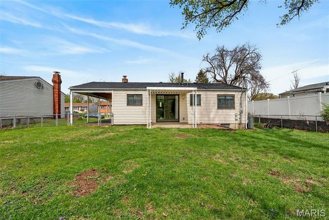 11828 Foxwood Drive, Maryland Heights, MO 63043