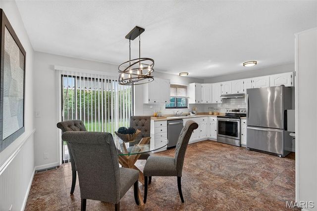 11828 Foxwood Drive, Maryland Heights, MO 63043