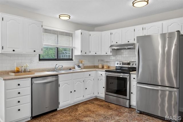 11828 Foxwood Drive, Maryland Heights, MO 63043