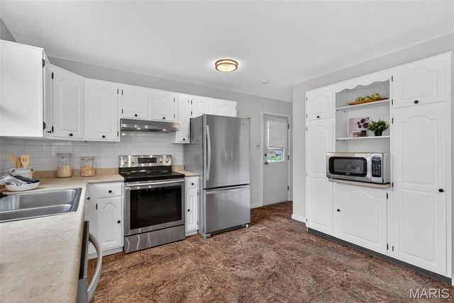 11828 Foxwood Drive, Maryland Heights, MO 63043