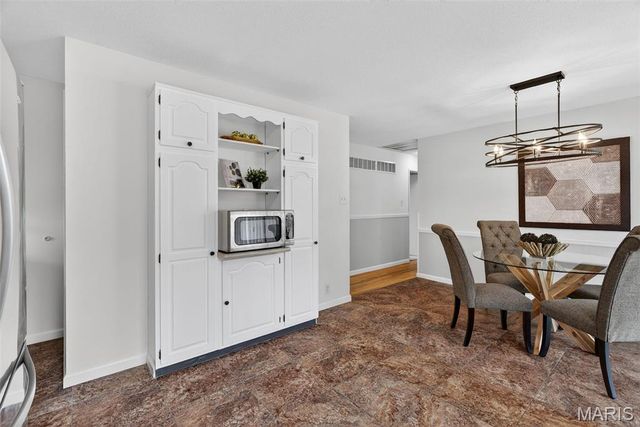 11828 Foxwood Drive, Maryland Heights, MO 63043