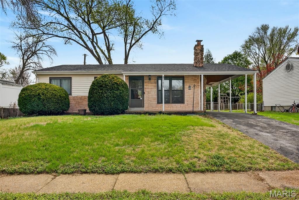 11828 Foxwood Drive, Maryland Heights, MO 63043