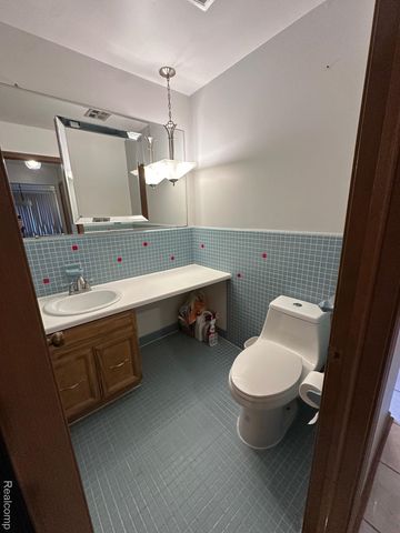 16960 Pennsylvania Street, Southfield, MI 48075