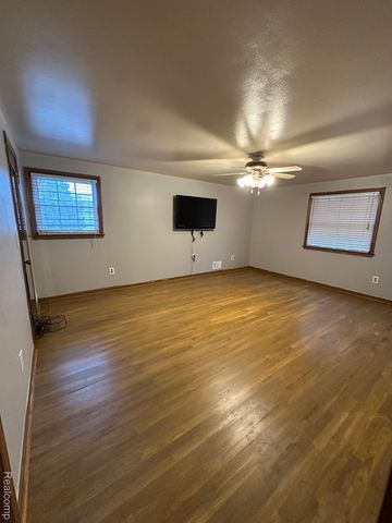 16960 Pennsylvania Street, Southfield, MI 48075